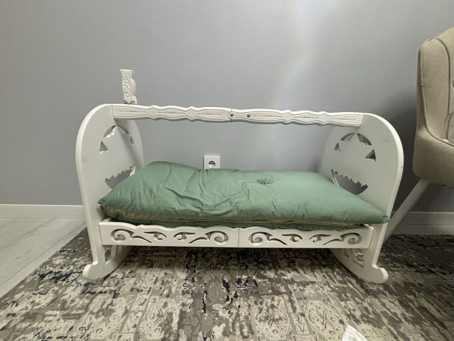 Бесик с матрасом