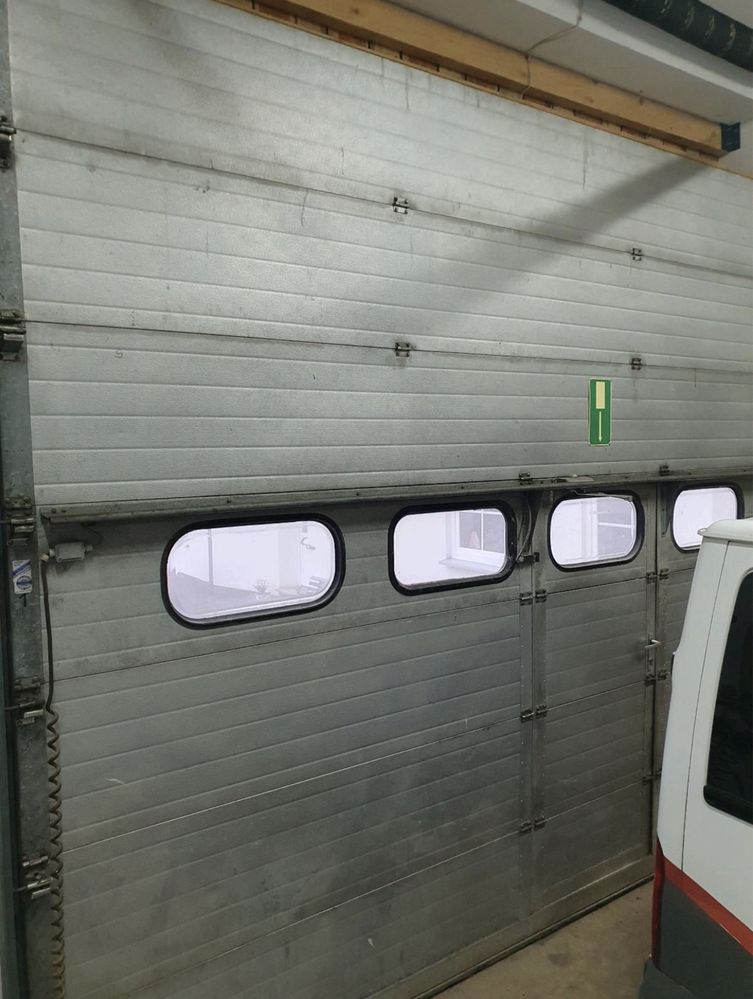 USA SECTIONALA INDUSTRIALA poarta hala garaj  H 400 x L 400 Garantie