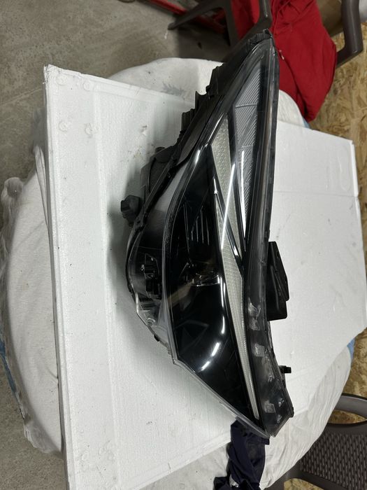 Far dreapta hyundai elantra.