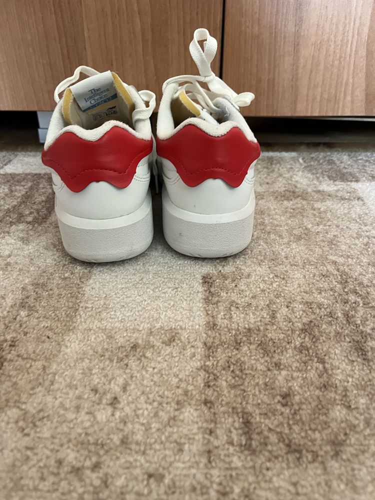 Бели кецове New Balance CT302