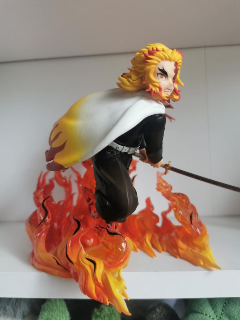 Продавам Kyojuro Rengoku  Demon Slayer