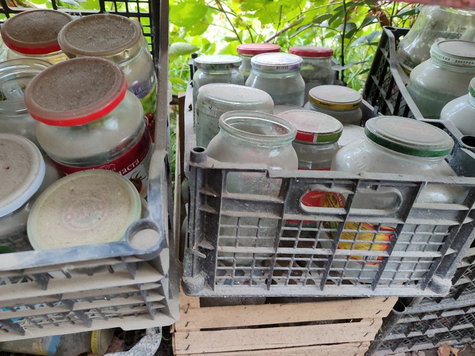 Банки и бутылки с крышками 20 тг