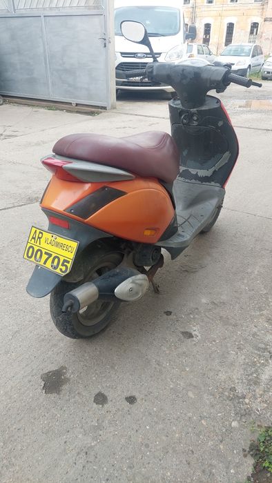 Scuter Piaggio Zip 50