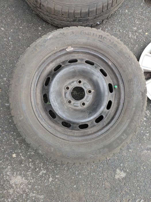 Vând jante tabla Ford Focus 2 pe R15 + cauciucuri iarna Continental.