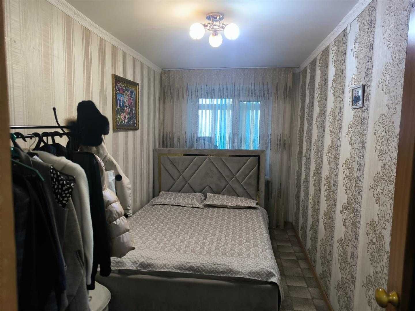 Продаю 4 ком квартиру в 6 мкр( р-н 6 школы)