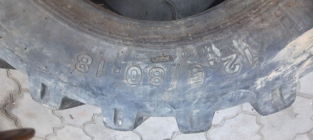 Резина 12.5/80-18 на трактор передние