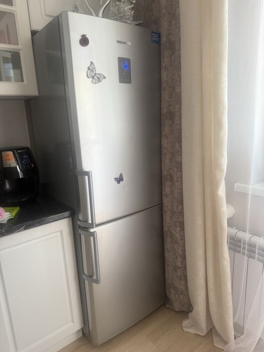 Холодильник Samsung