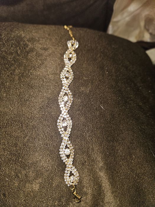 Позлатена гривна