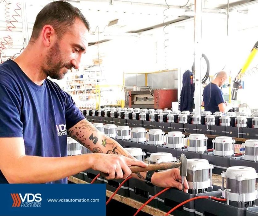 Автоматика за плъзгащи врати 600кг / 250w