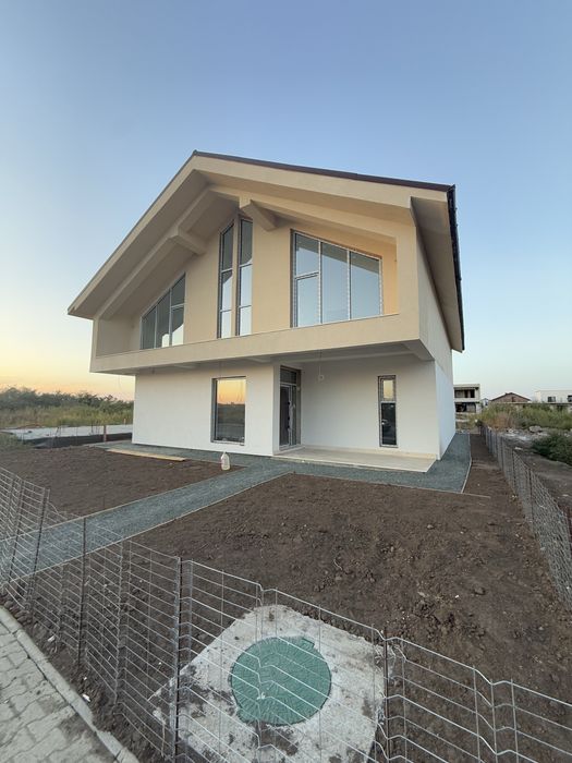 Casă nouă P+M de vânzare – se predă la alb. Pret negociabil.