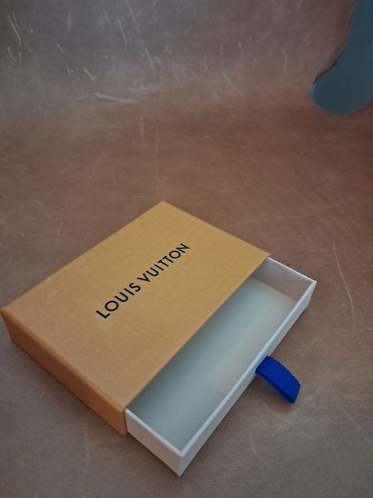 Cutiuță originală Louis Vuitton