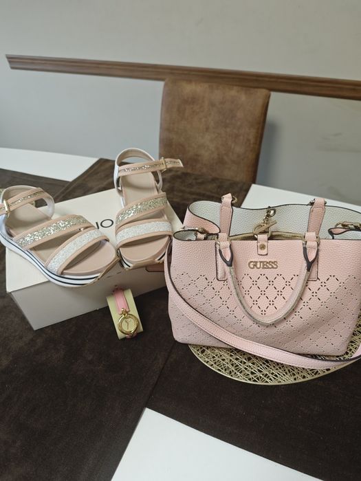Дамска чанта Guess