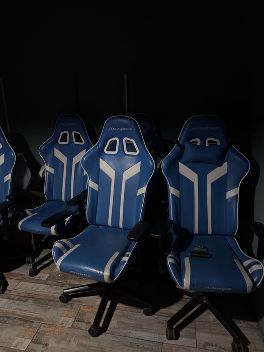 игровые Кресла Dx racer и столы для компьютерного клуба