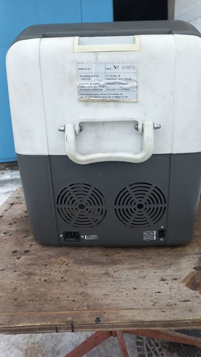 Автомтбильный холодильник