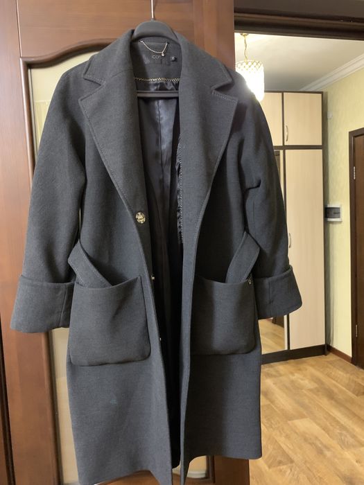 Продам пальто в отличном состоянии, размер 42