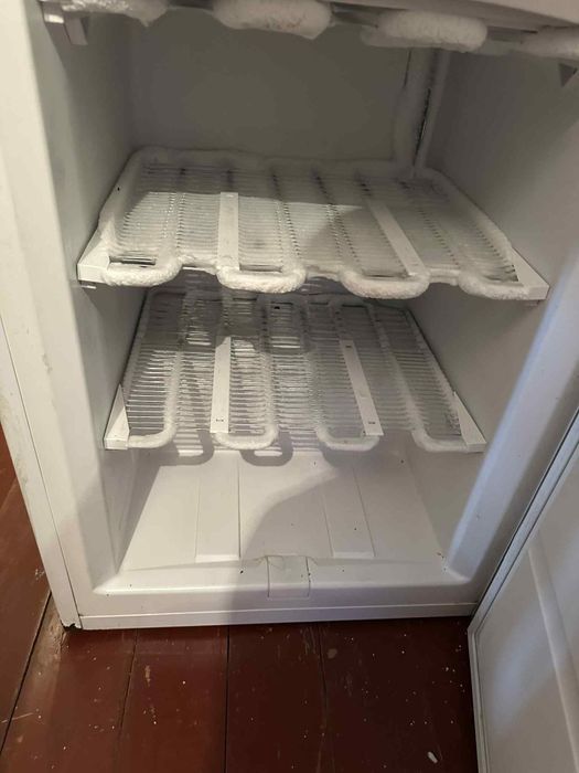 Vând friger Whirlpool