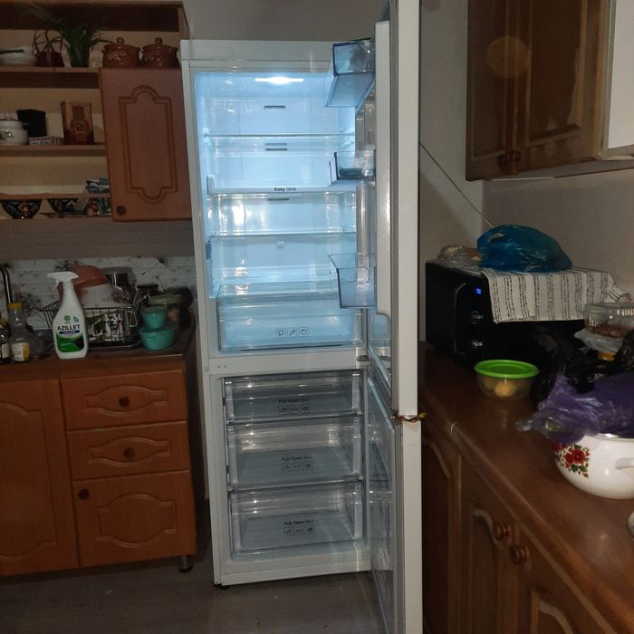 Холодильник Samsung RB29FERHDWW. В отличном состоянии. Почти новый.