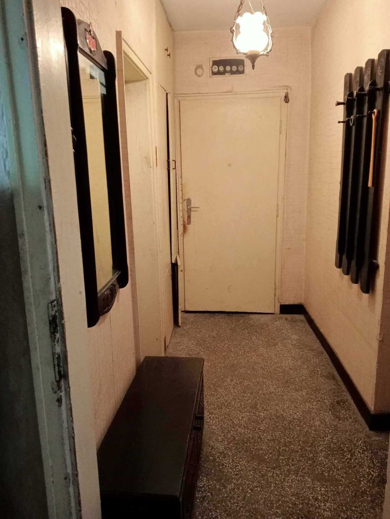 Продава се Тристаен апартамент в Търговище, Център - 100 кв.м за 878 €/кв.м - Снимка #8