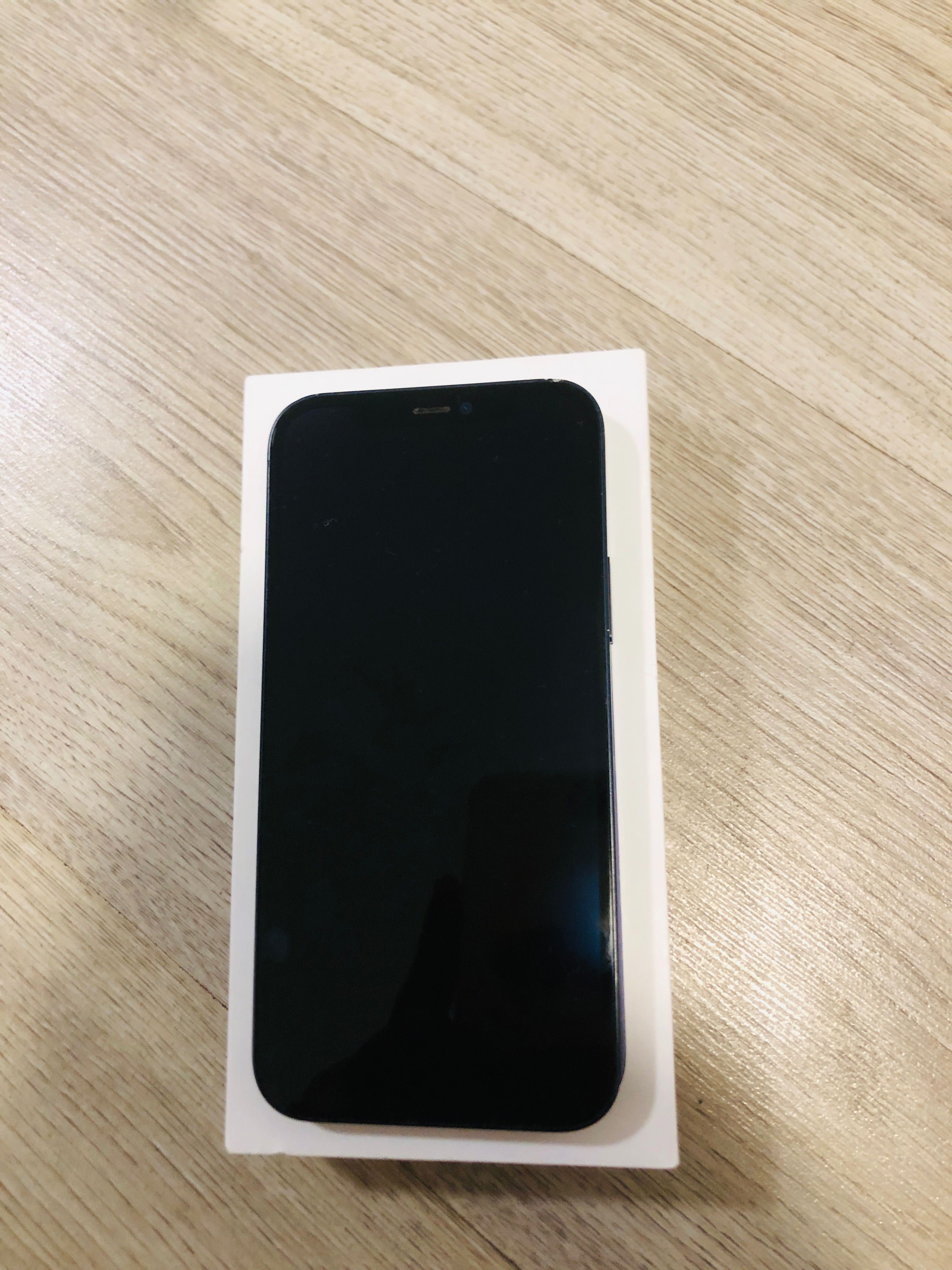 iPhone 12 64GB в добро състояние