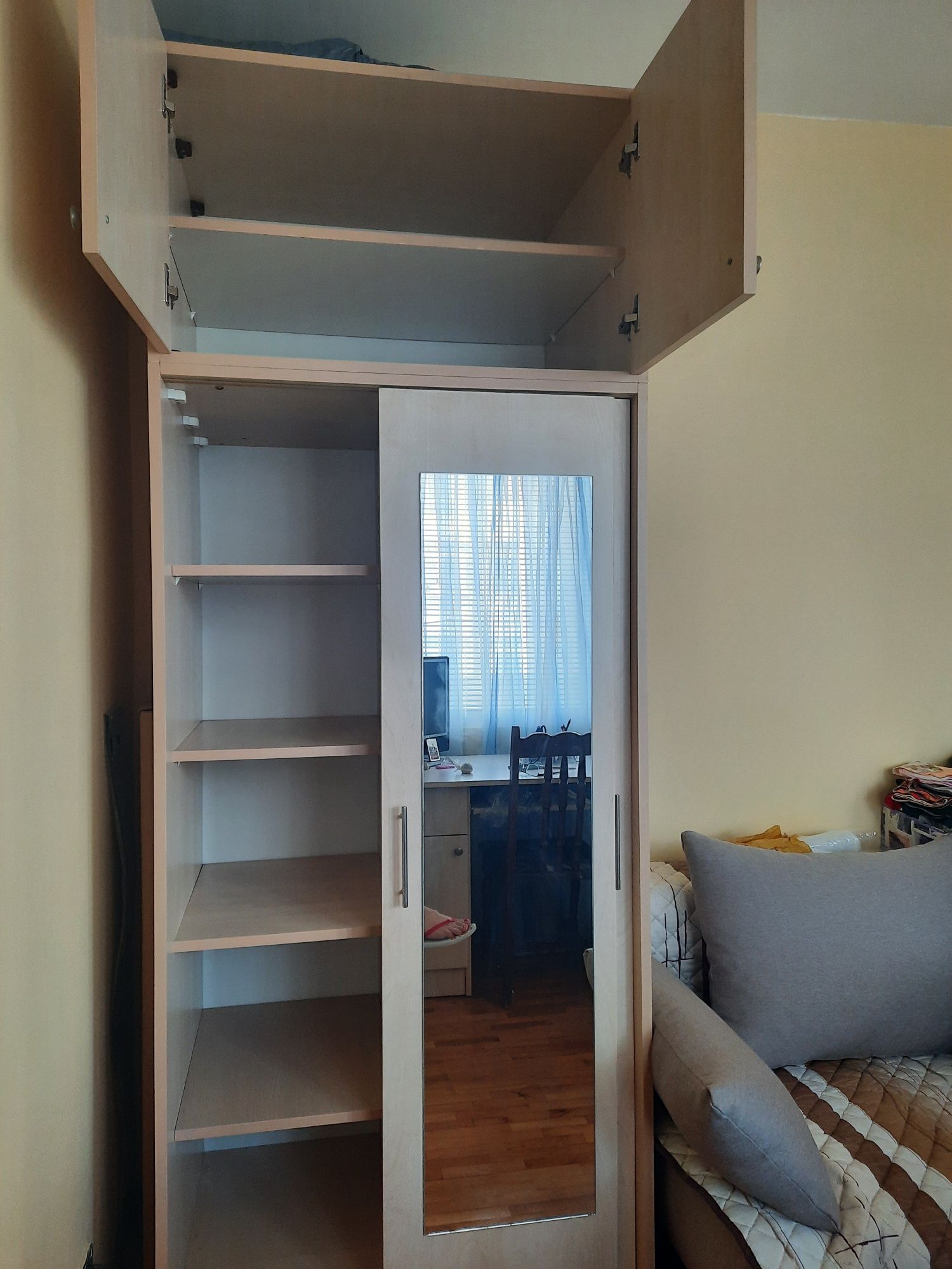 Продавам гардероб