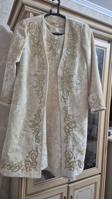 Продам платье футляр