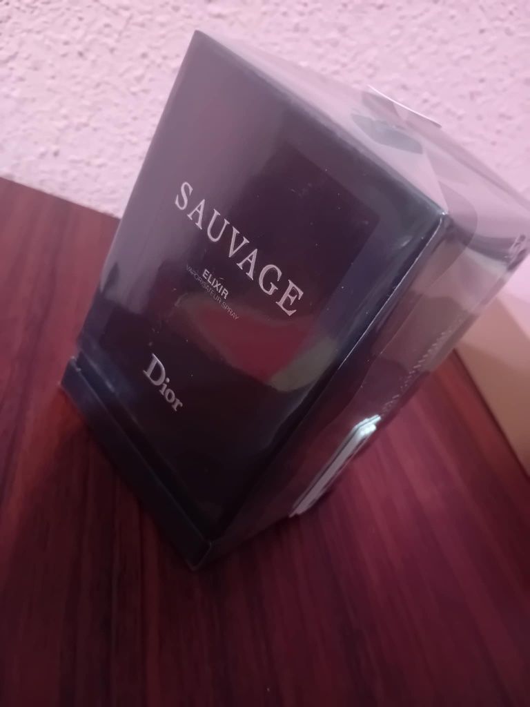 Super preț 149 de lei orice parfum.