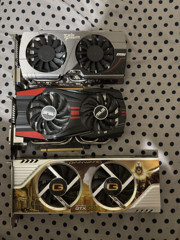 Vand placa video, detalii mai jos