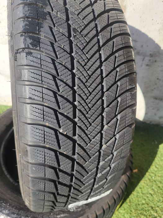 2 бр зимни 225/60/17 Bridgestone