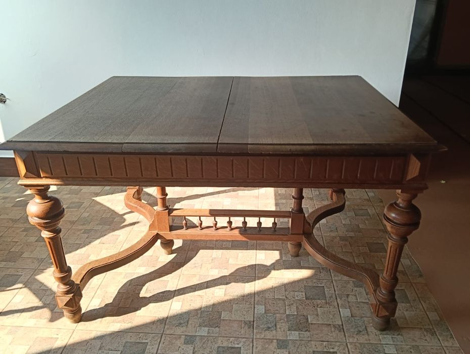 Masă din lemn masiv