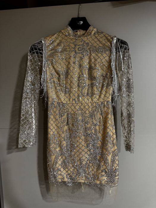 Къса официална рокля