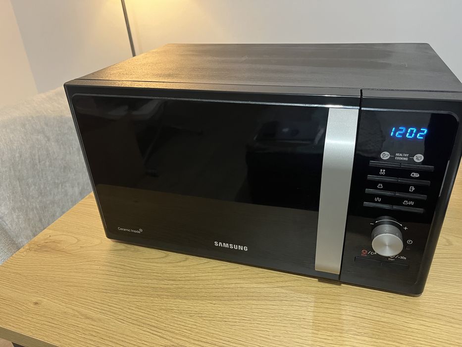 Cuptor cu microunde digital Samsung 23L Quick defrost 800W Negru