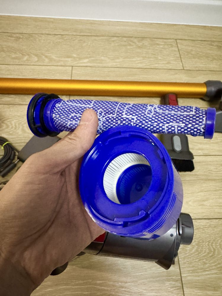 Aspirator Dyson V8 in stare buna