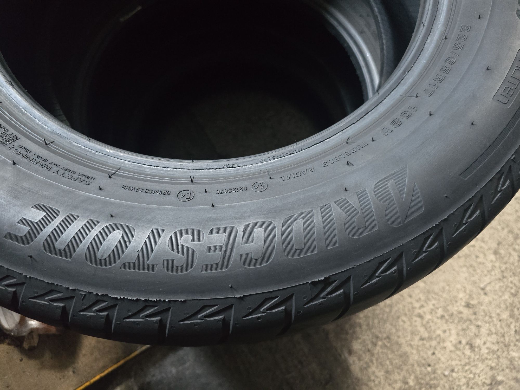 Bridgestone 225/65 R17 102V vară