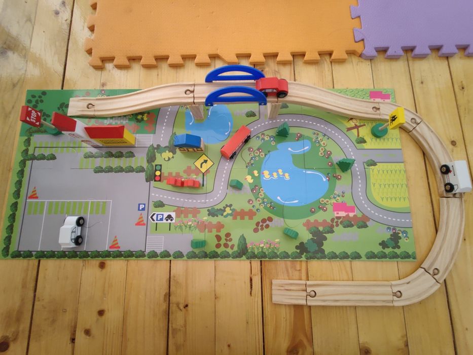 Set sina de lemn cu masinute