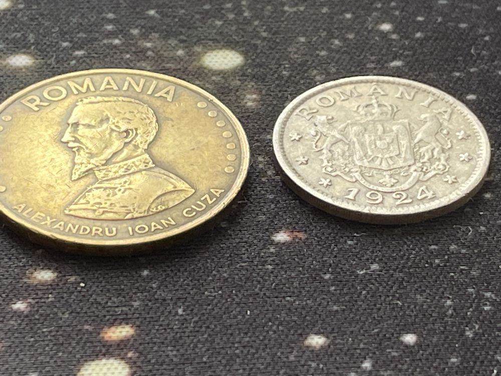 Monede de 1 leu si una de 50 lei