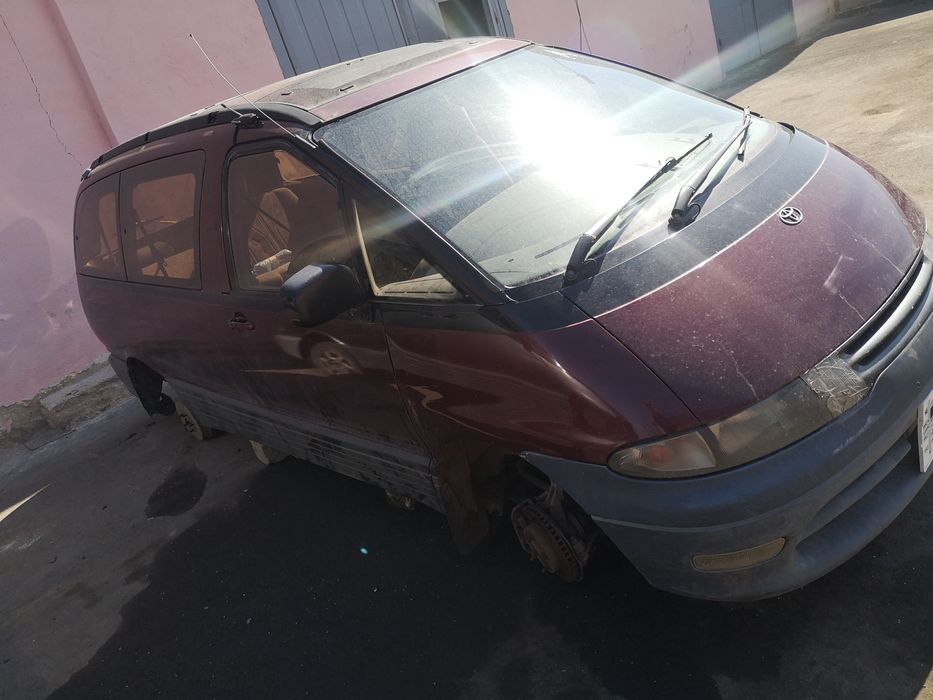 Продам Тойоту люсида по запчастям
