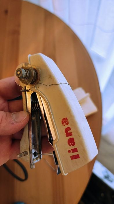 Mașină de cusut manuală Liana