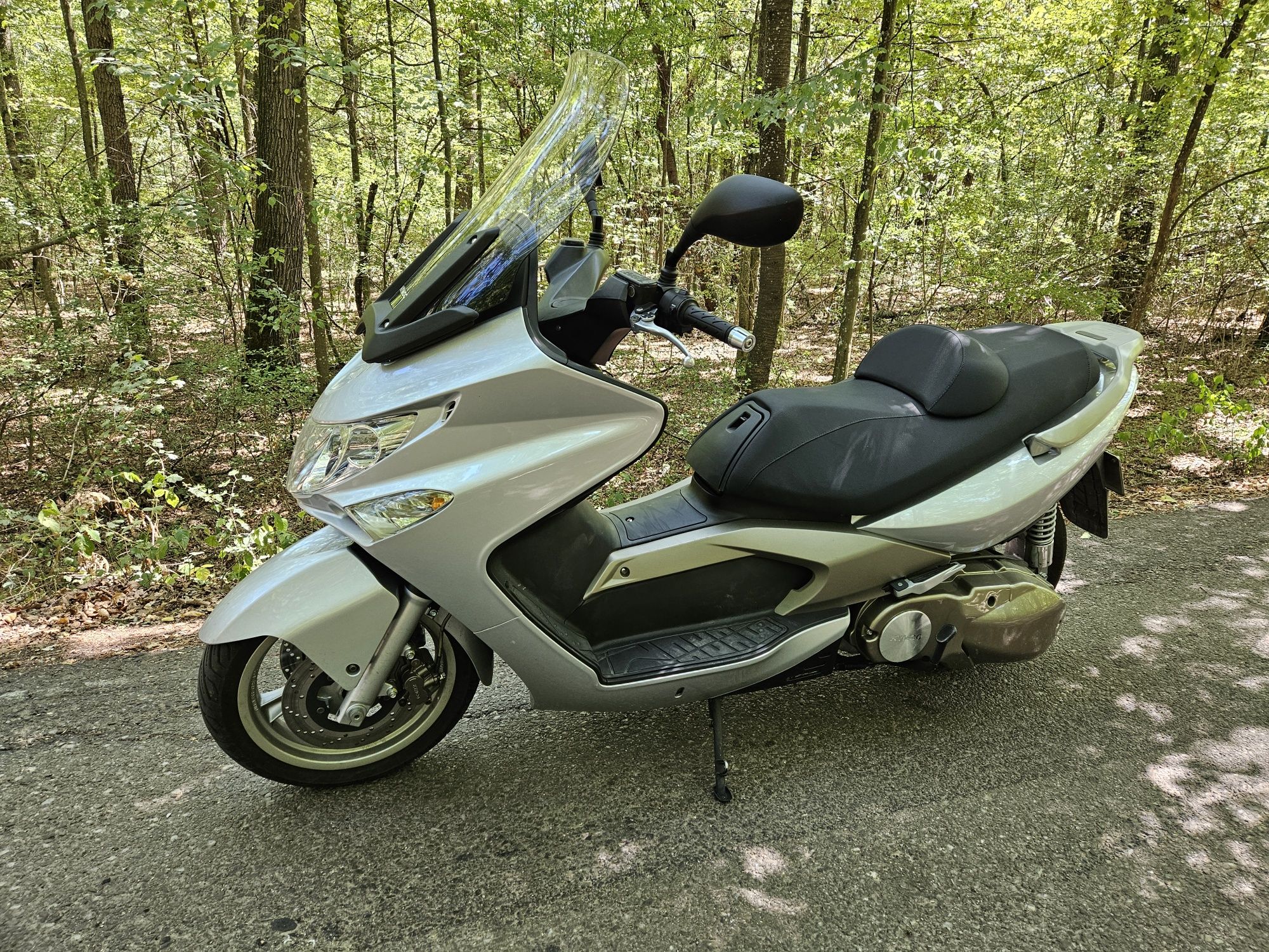 Scuter Kymco 500