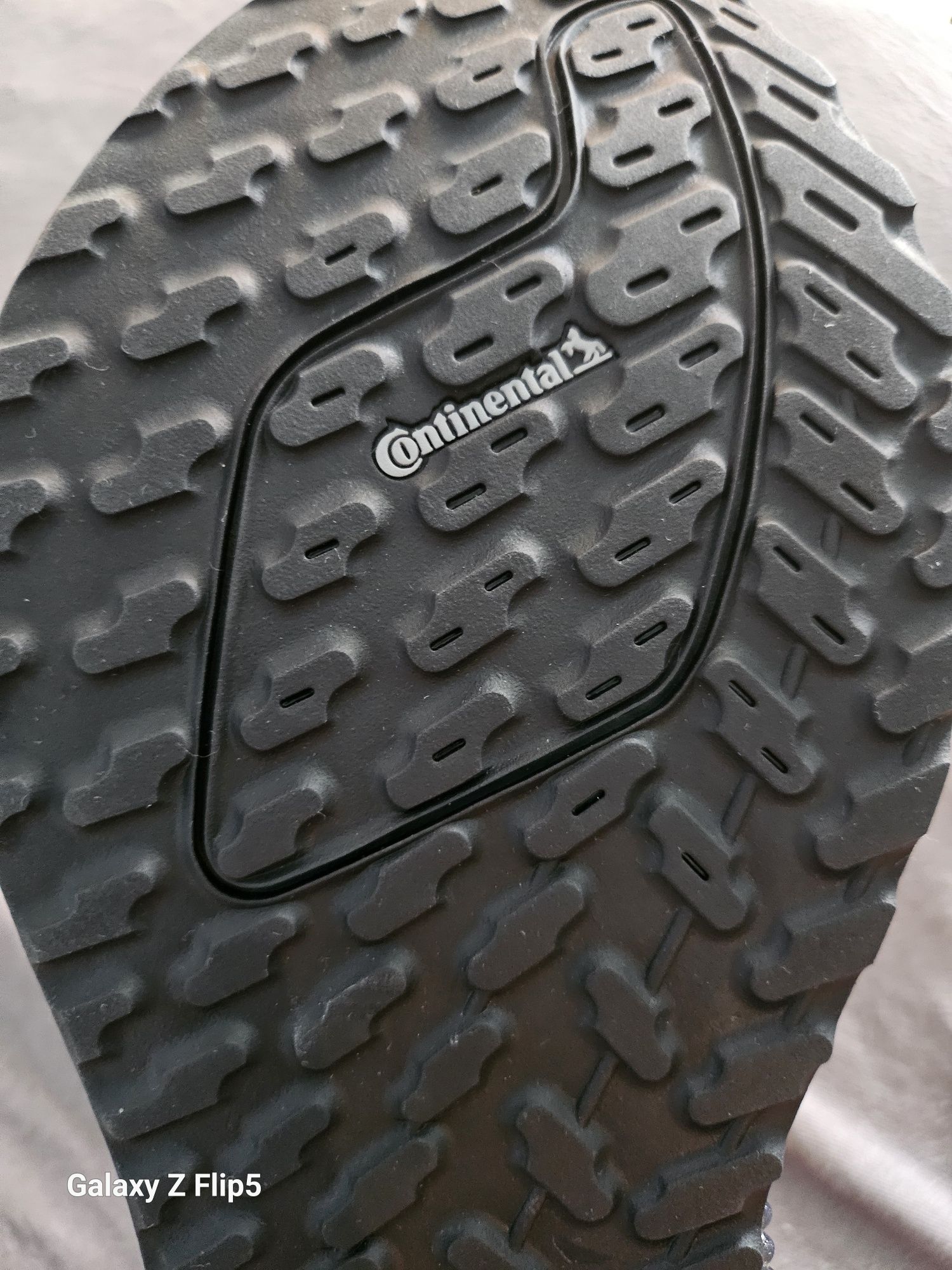 ADIDAS Маратонки Нови