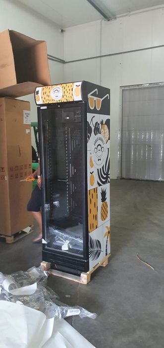 Vitrina verticala AHT D372 - Refrigerare / LED / Profesionala