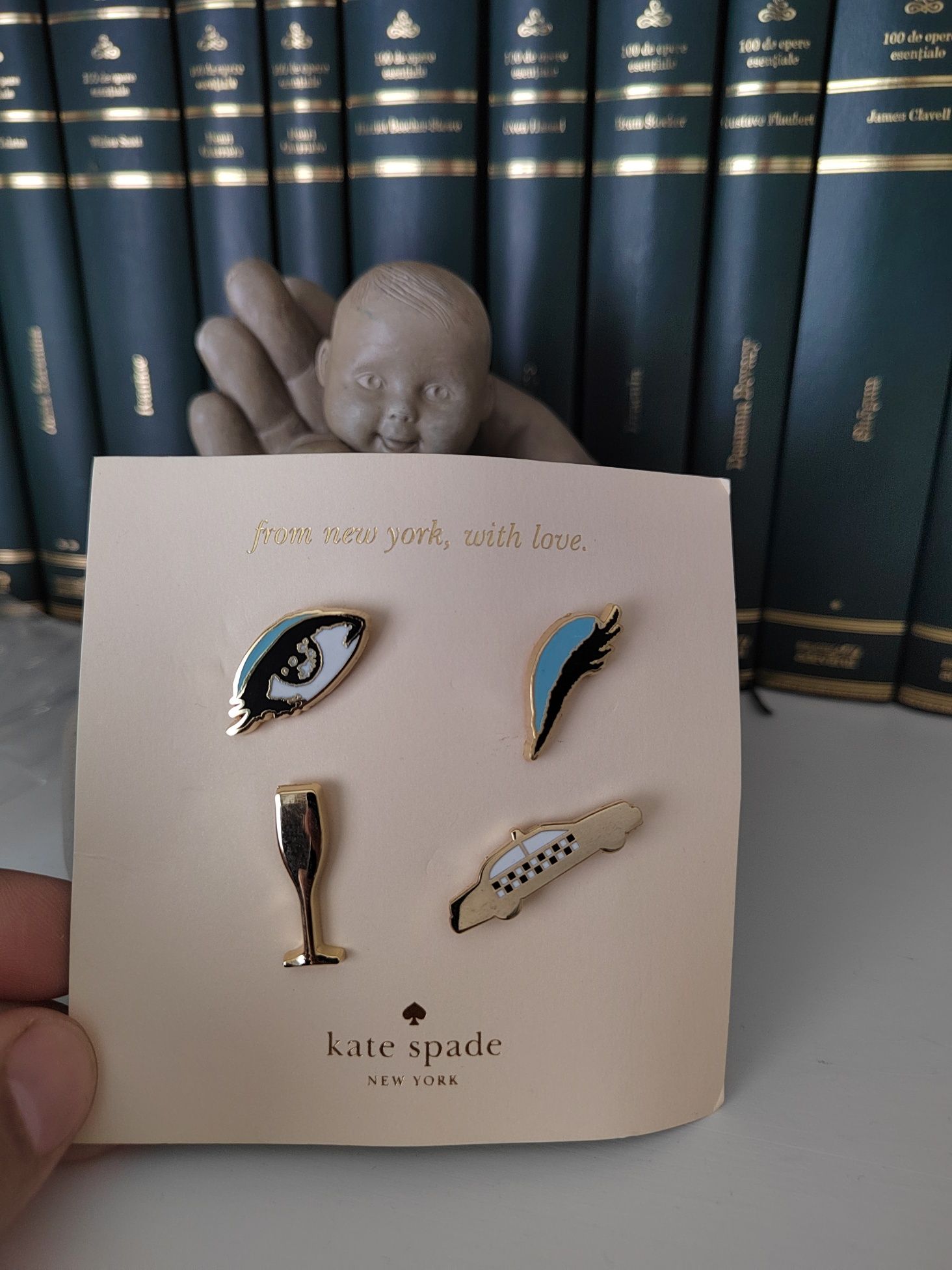 Pin-uri kate spade noi