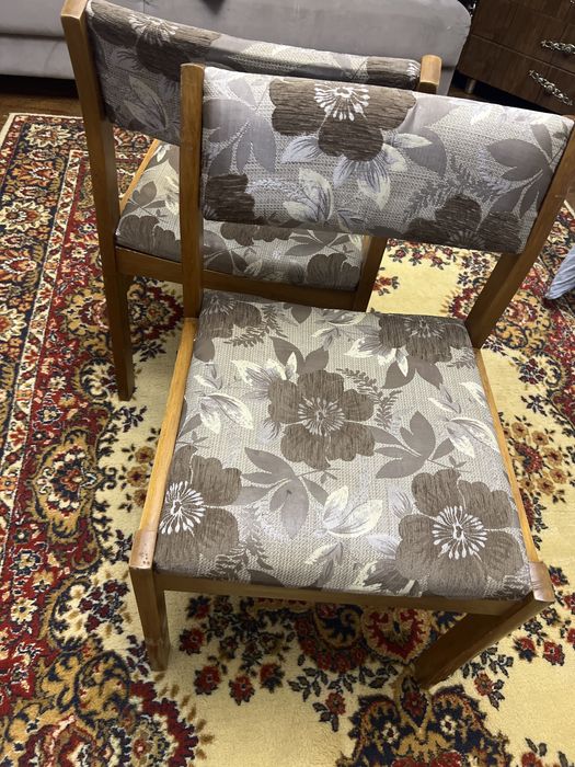 Продам стулья 4 штуки