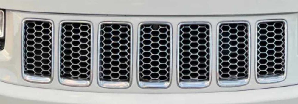 хромирана решетка за Grand cherokee wk2 + рамките