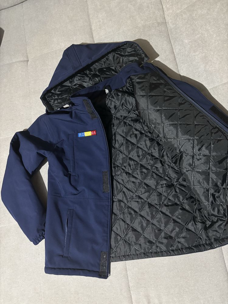 Geaca Softshell cu mesadă si glugă JANDARMERIA