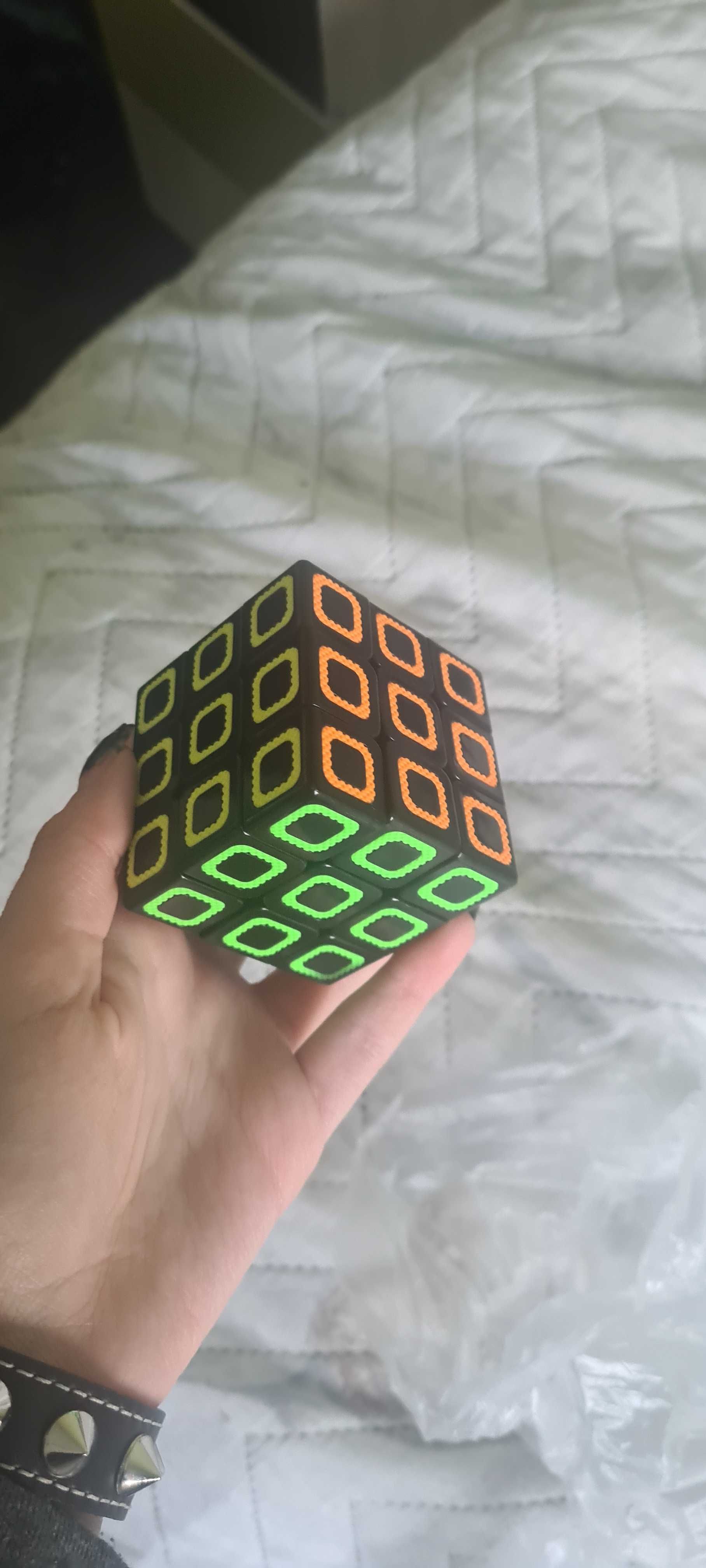 Необичайно кубче на Рубик