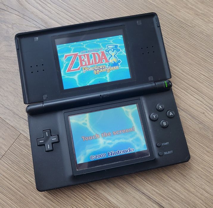 Nintendo DS Lite + 214 Игри