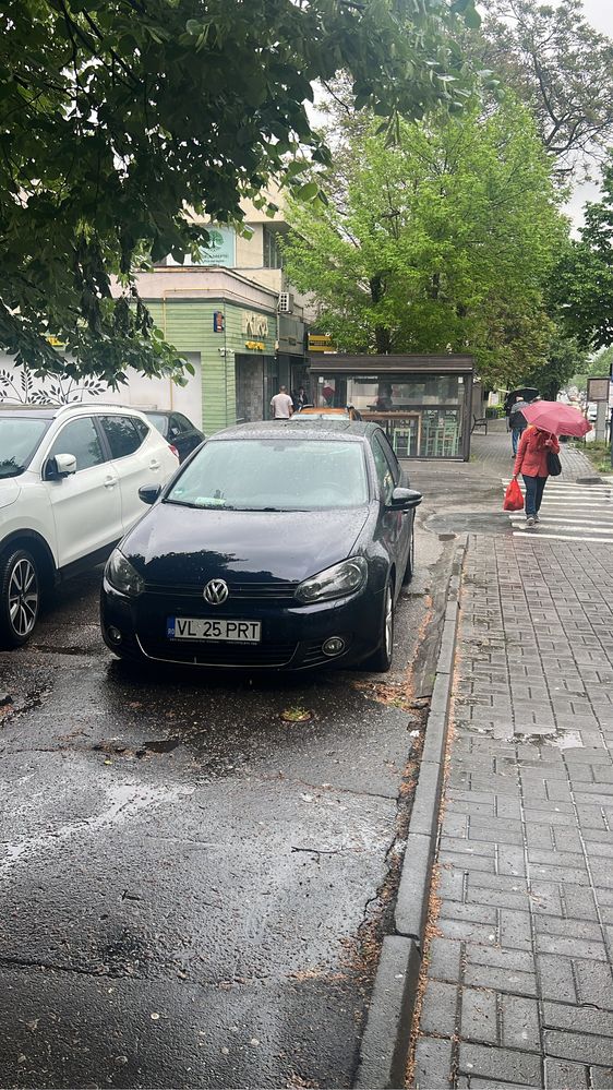 Golf 6, an 2012 albastru, impecabil.