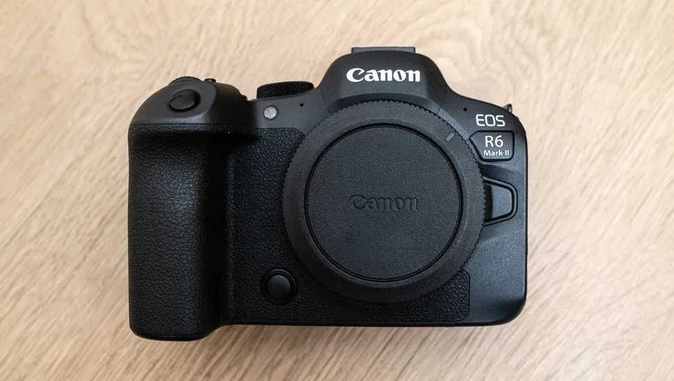 Canon EOS R6 Mark II - в гаранция, неразличим от нов