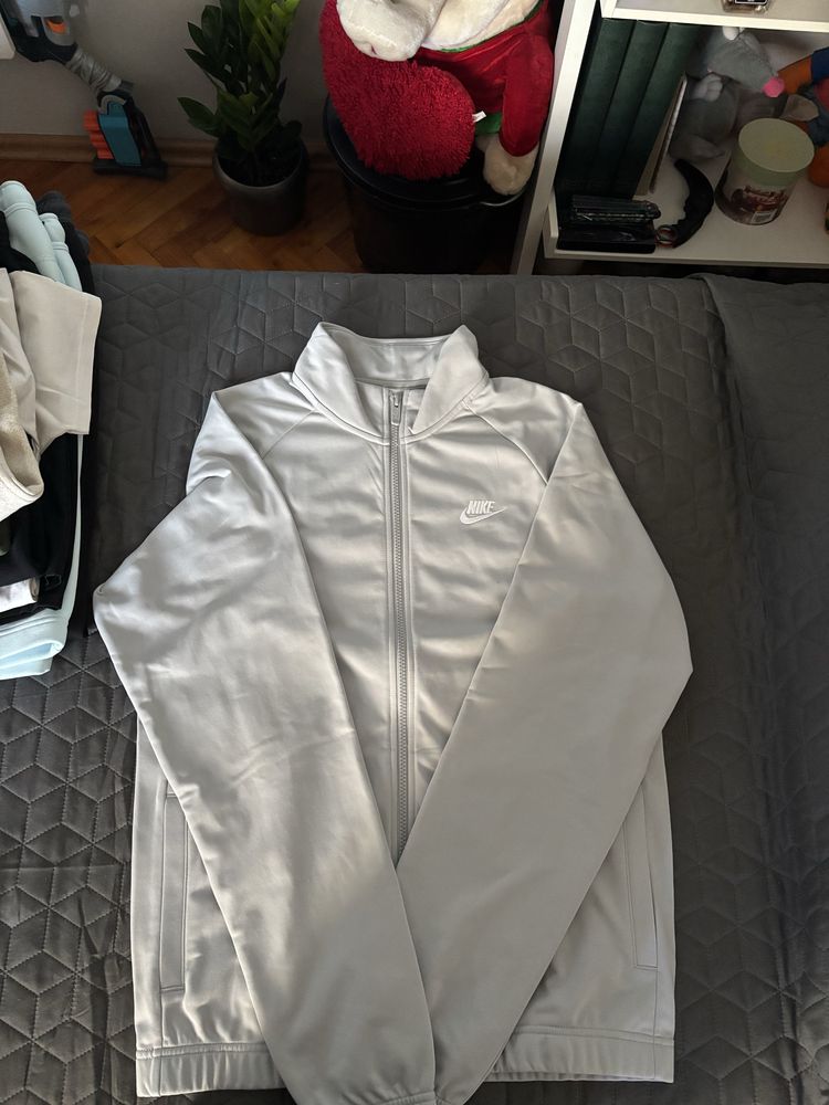 Екип на nike светло сив