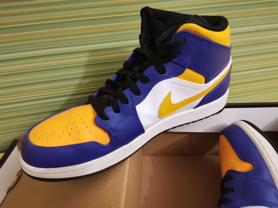 Air Jordan 1 Mid lakers